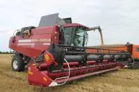 Брянские аграрии высоко оценили новый зерноуборочный комбайн «ДЕСНА-ПОЛЕСЬЕ GS16»