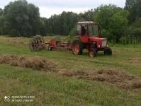 Применение тракторных граблей-ворошилок