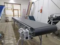 Горизонтальный ленточный конвейер для штучных грузов